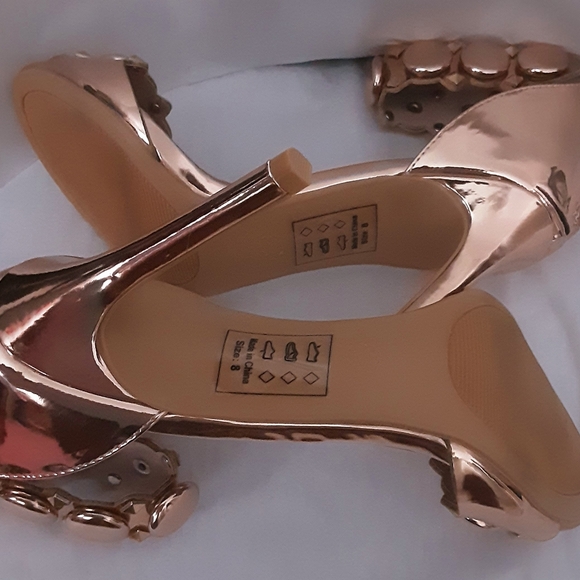 Shoes - Picture 4 of 4